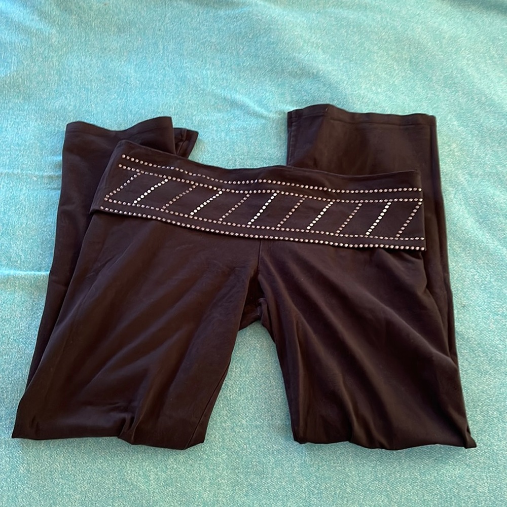 VS Yoga pant - black fold over with studs